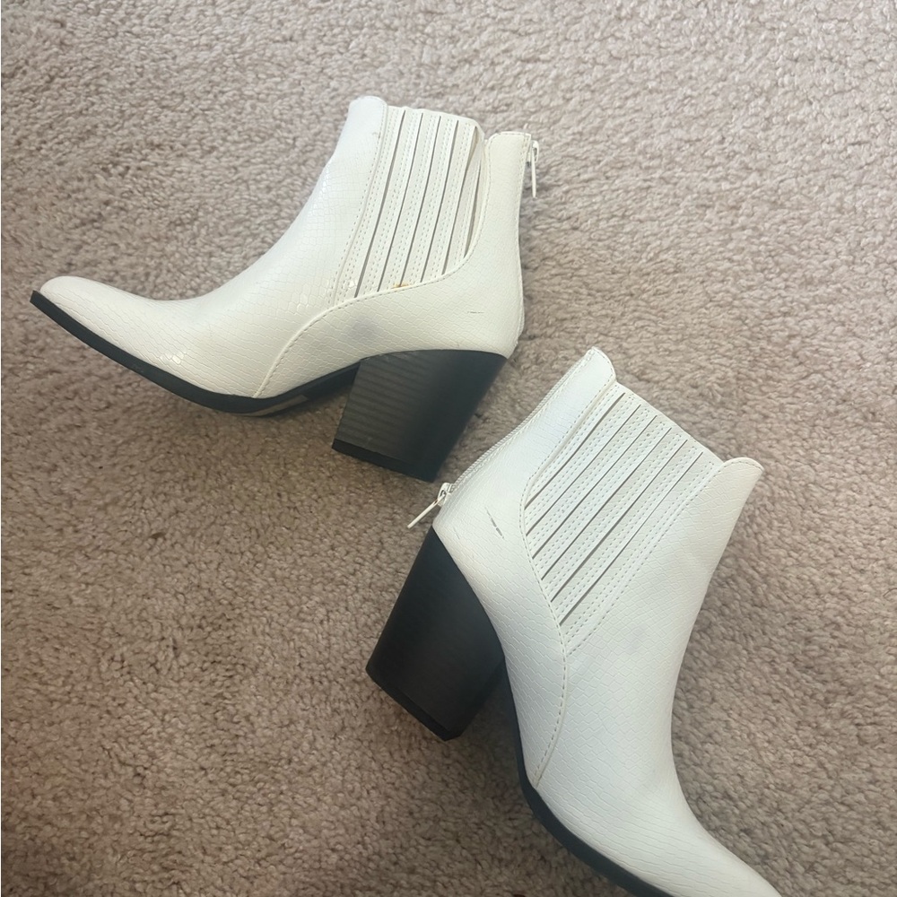 SHEIN White Ankle Boots with Chunky Heel 5.5 Nashville Boots